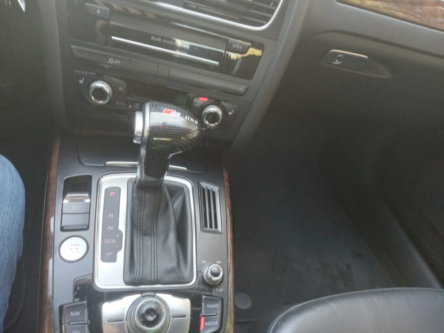 Audi A4 Sedan - Black - photo 4