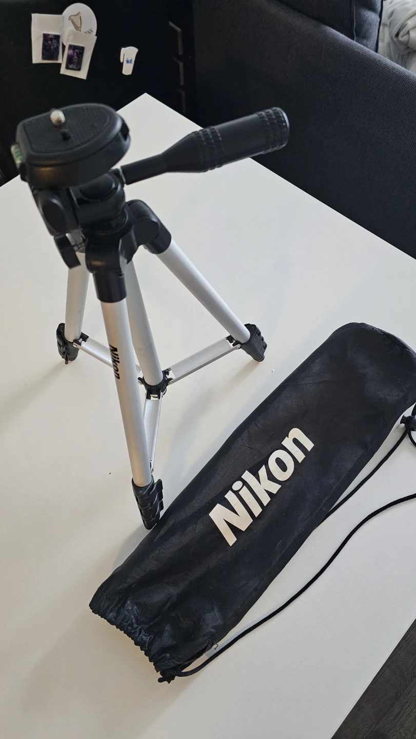 Nikon Tripod with Carrying Case