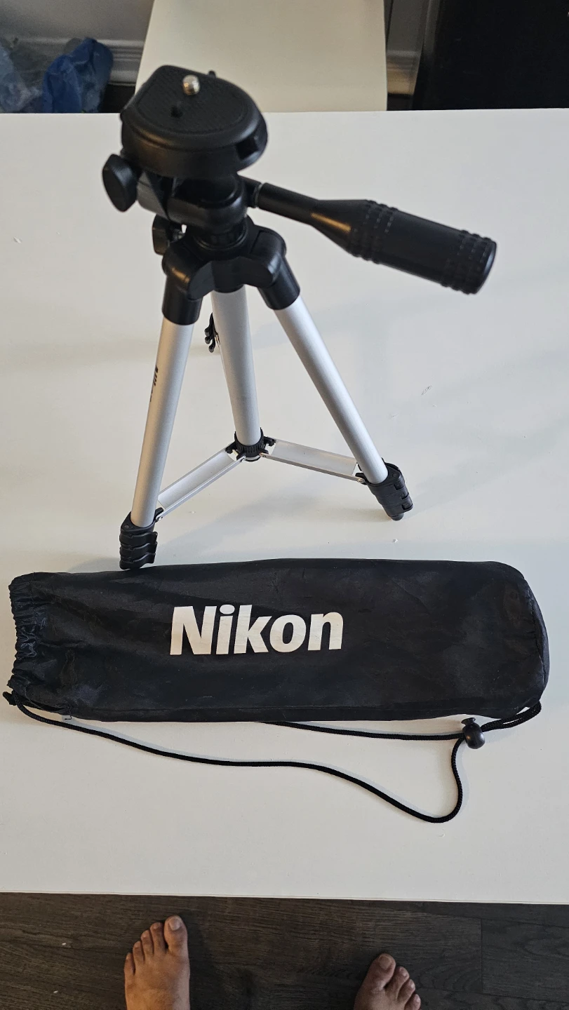 Nikon Tripod with Carrying Case - photo 2
