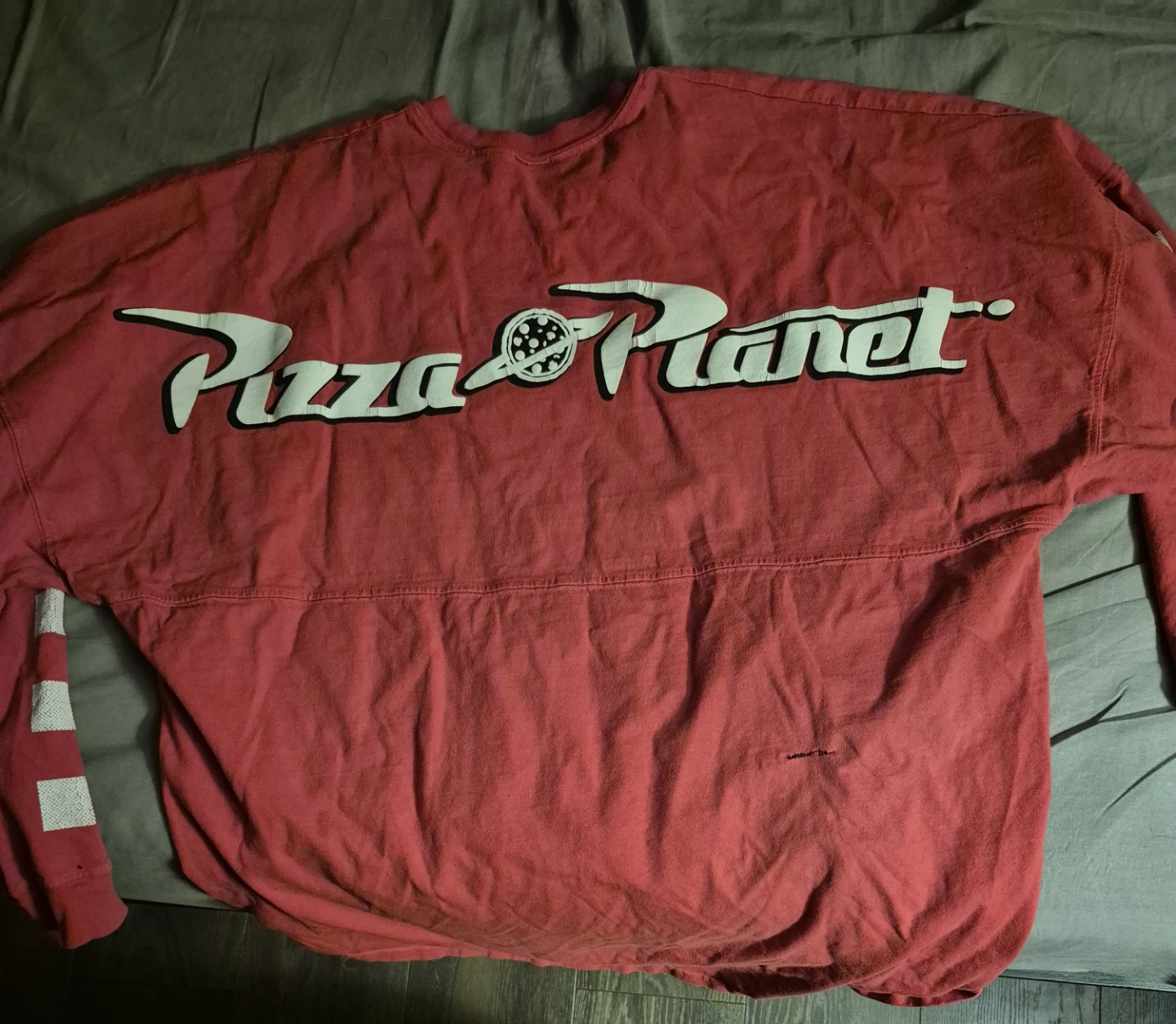 Pizza Planet Toy Story long-sleeved shirt size large - photo 2