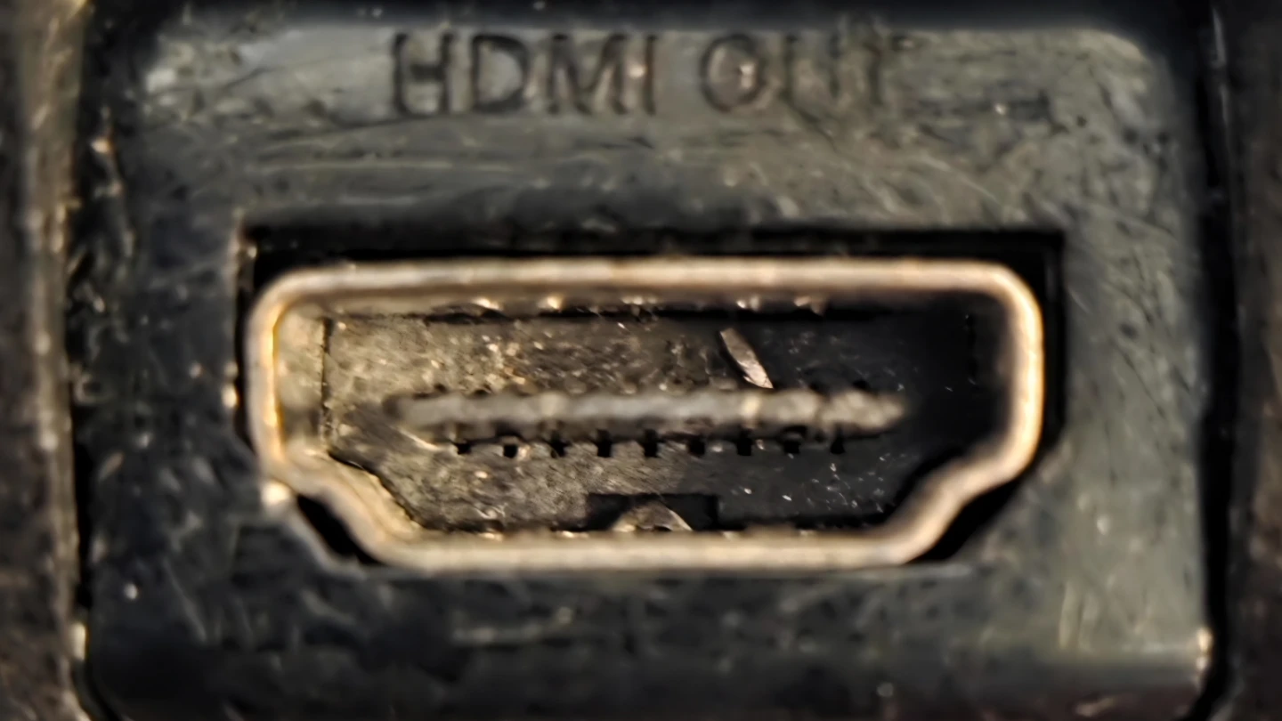 BROKEN PS4 Console with 3 Controllers - photo 3