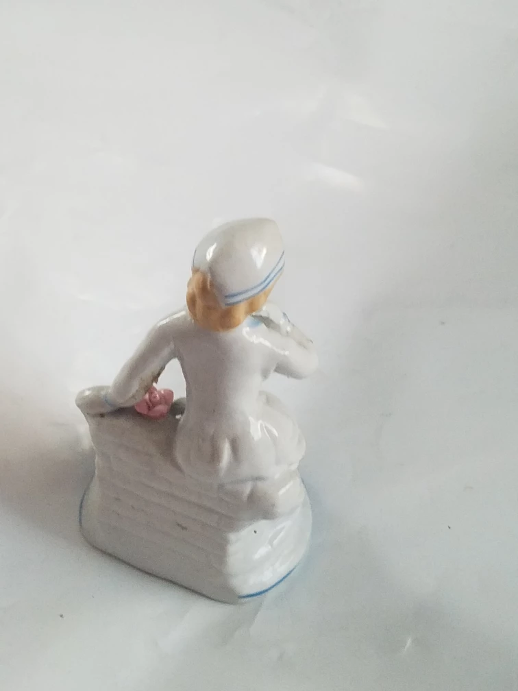 Vintage Porcelain Figurine Woman with Flowers - photo 3