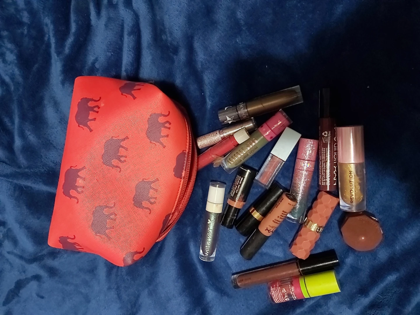 Assorted Makeup Lot: Lipsticks, Glosses & Makeup Bag - photo 2