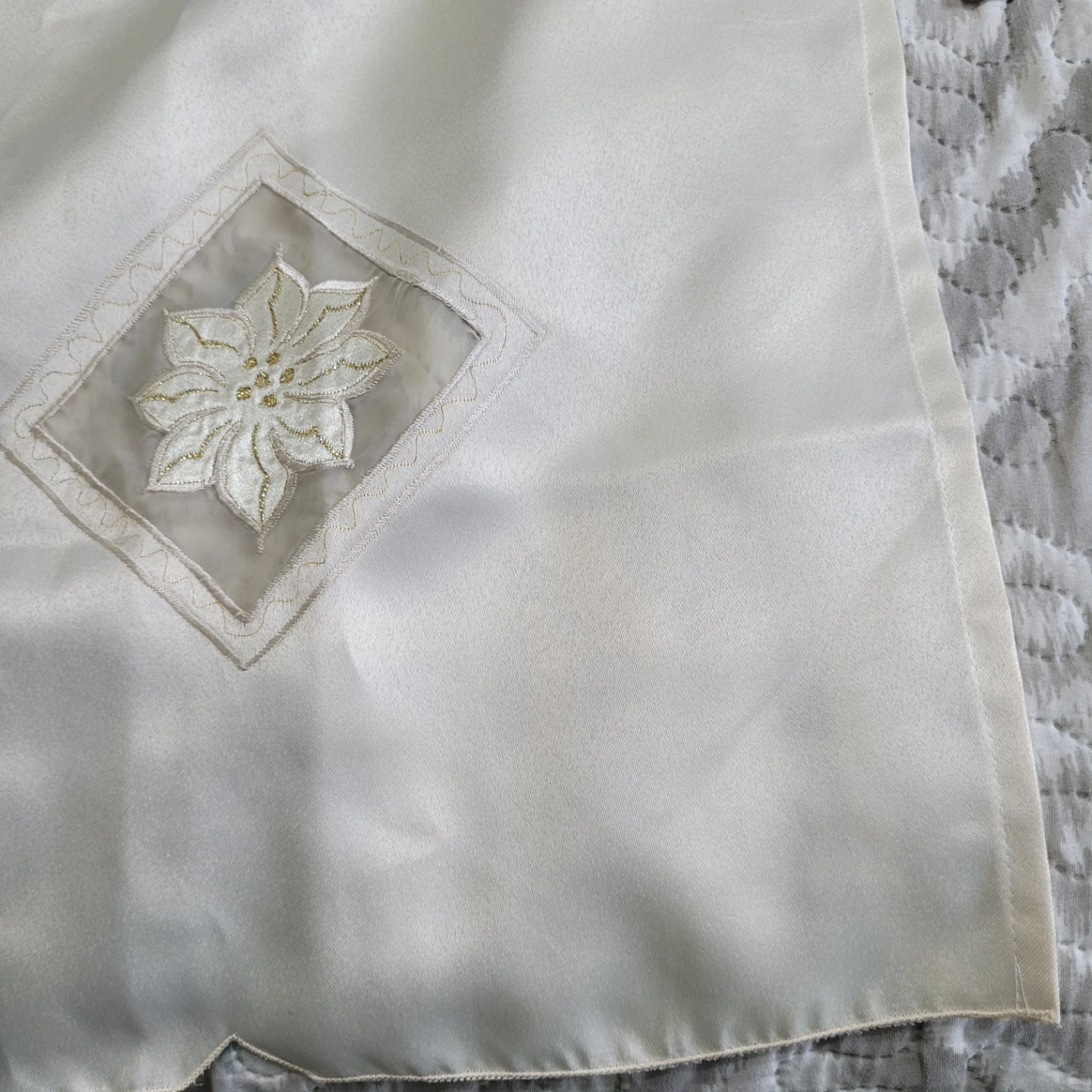 Beautiful Silky Apron - Waist up to 70" - Adult One Size - photo 2