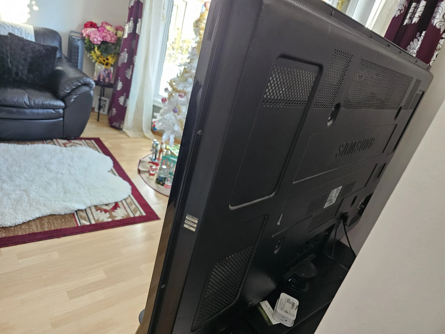 Samsung Flat Screen TV - photo 4