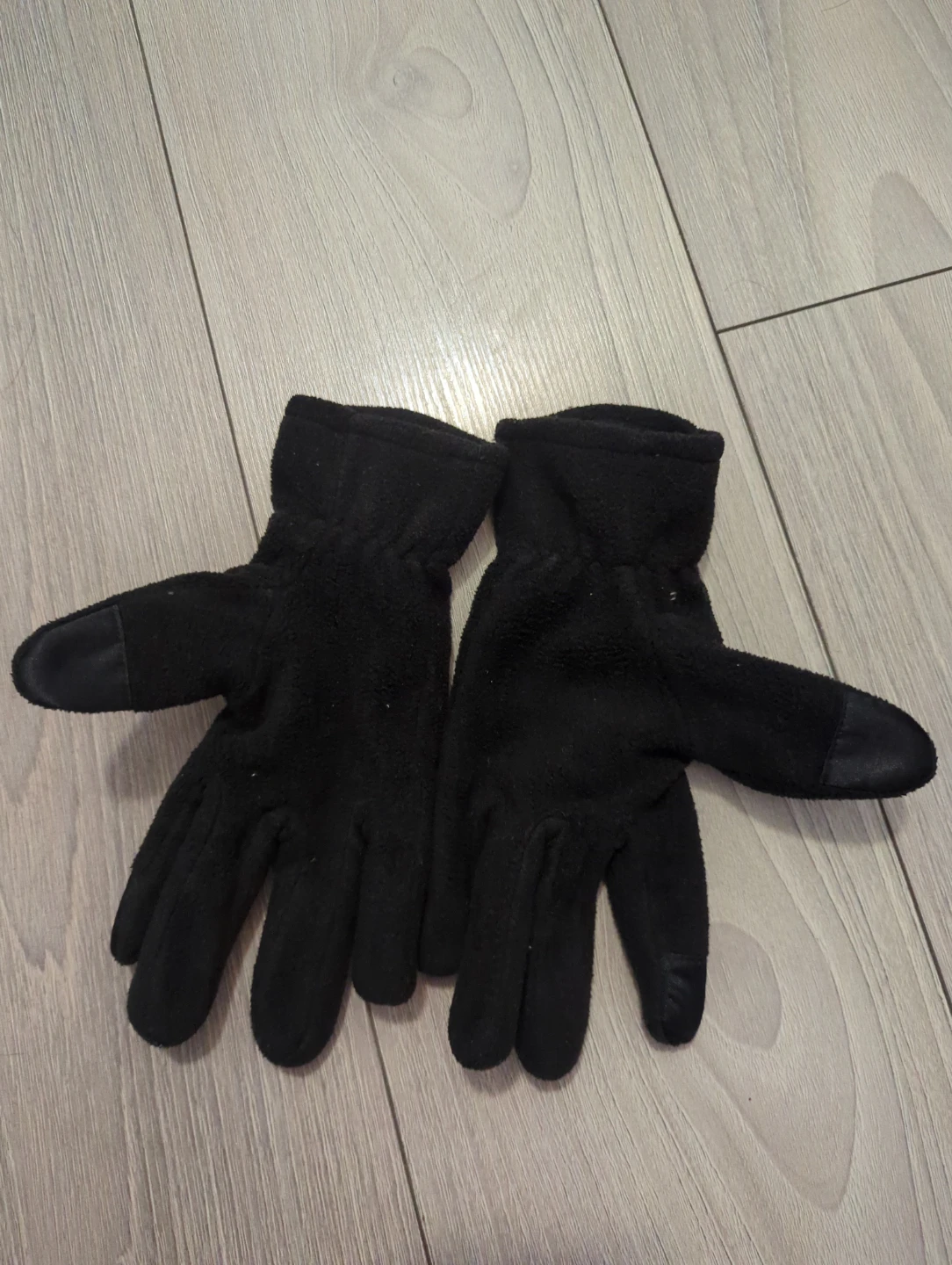 Old Navy Black Fleece Gloves size s-m #free