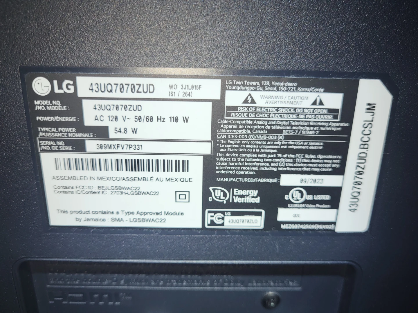 LG 43" 43UQ7070ZUD Cracked Screen Smart TV - photo 4