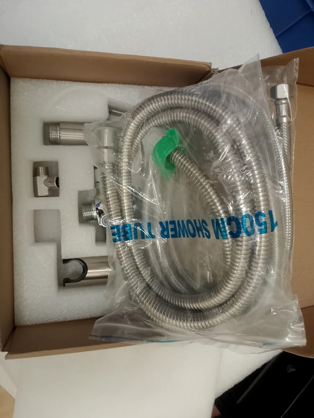 BNIB!!! Hot and Cold Bidet Attachment - New in Box - photo 2
