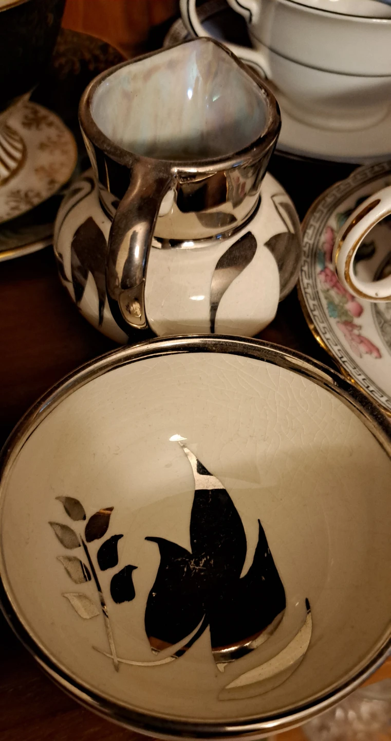 Sandland Ware Lancaster Creamer & Saucer - photo 2