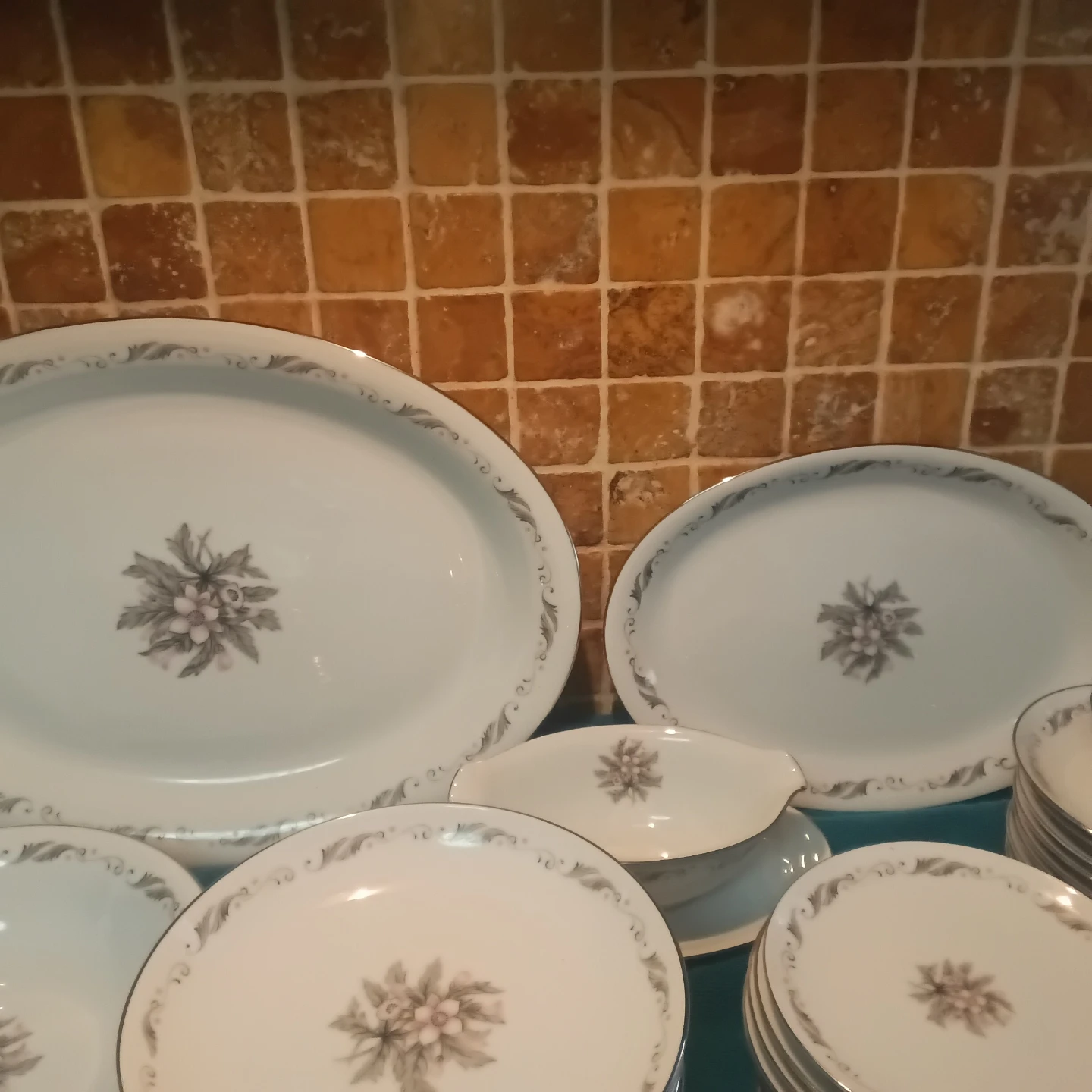 Very Pretty Vintage Mikuni China Set for 11