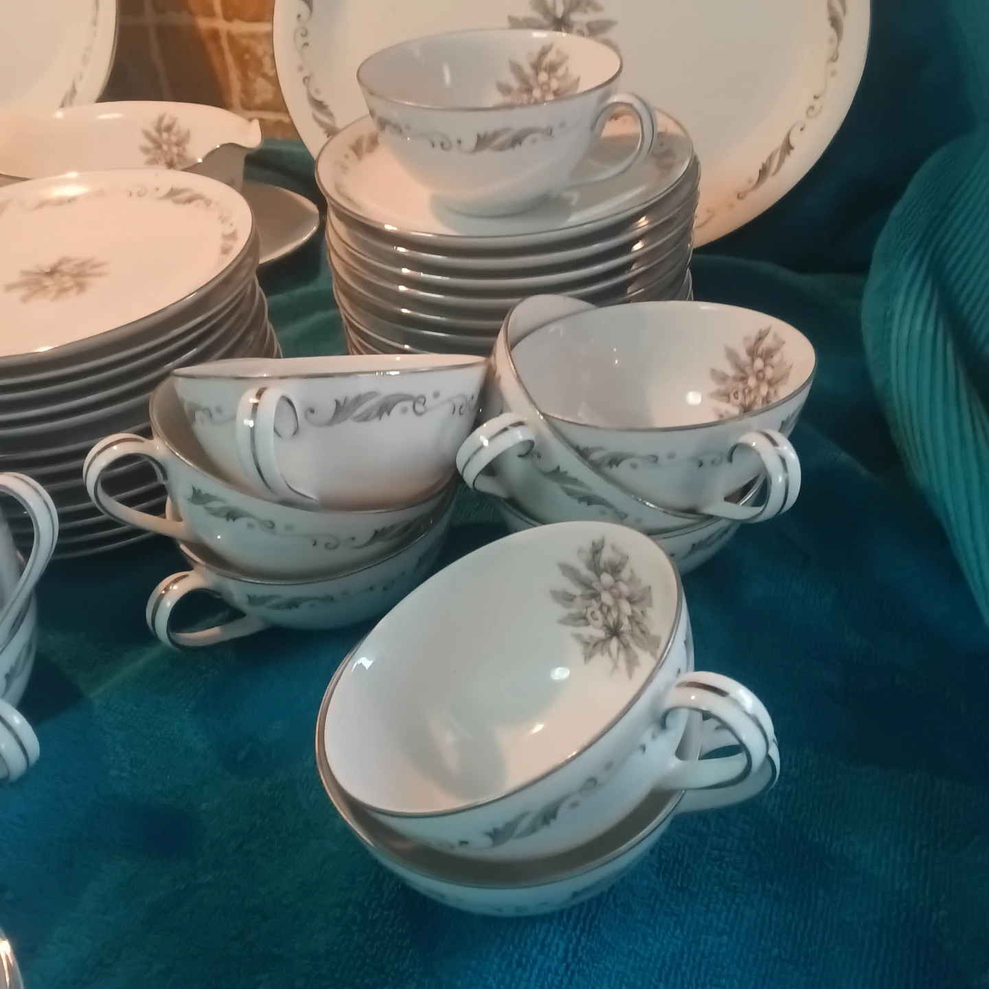 Very Pretty Vintage Mikuni China Set for 11 - photo 2
