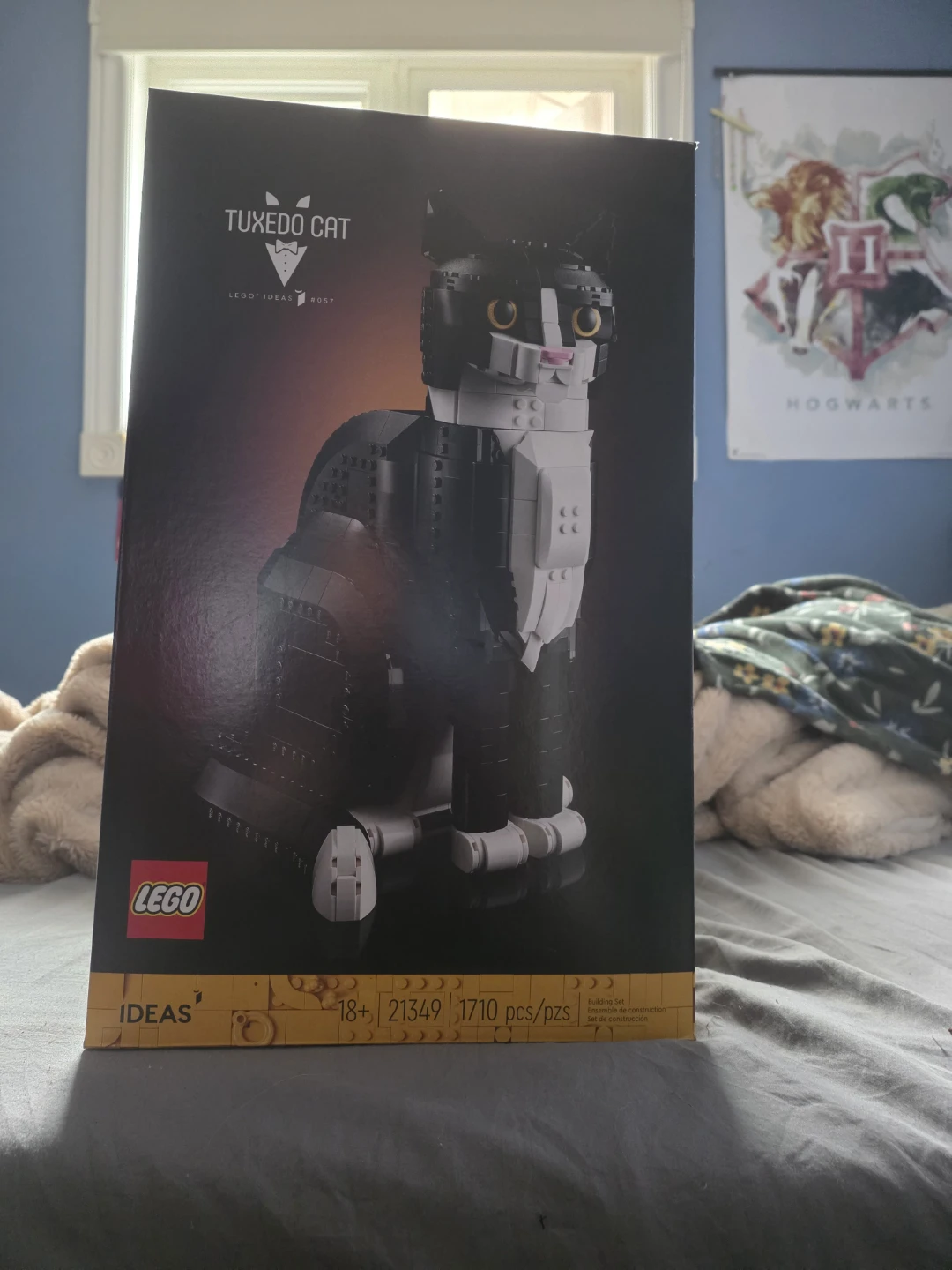 New LEGO Ideas Tuxedo Cat 21349 (1710 Pieces)