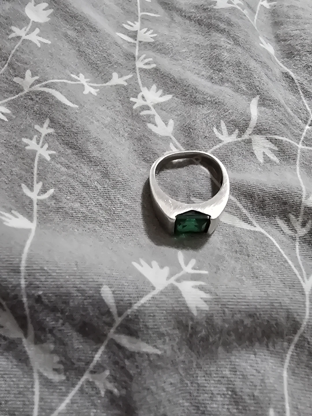 925 Stamped Silver with synthetic emerald 7.5 to 8 - photo 2