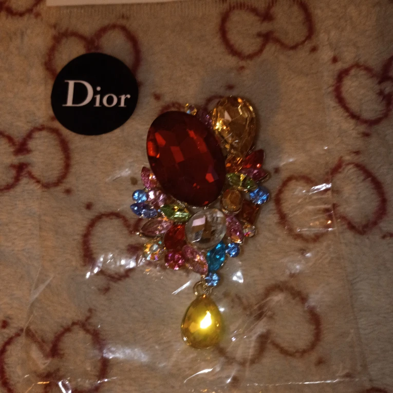 Elegant rainbow broach - photo 2