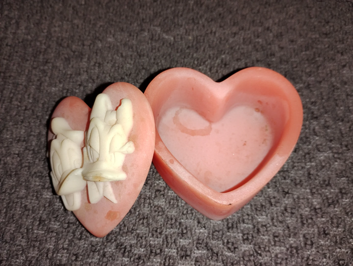 VINTAGE!! DONALD & DAISY PINK STONE HEART TRINKET BOX - photo 2