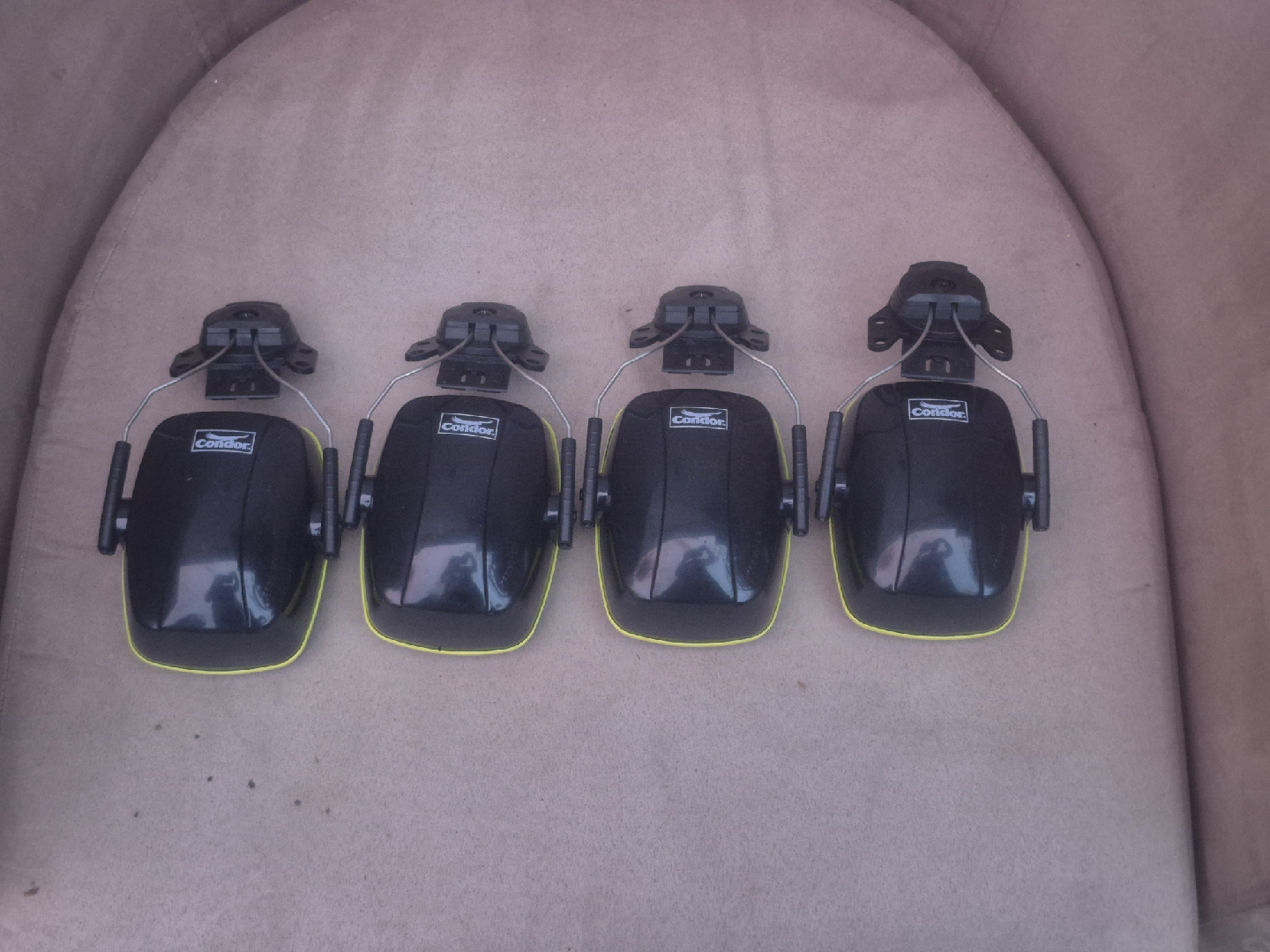 CAN DELIVER Condor Ear Protection Muffs (Set of 4)