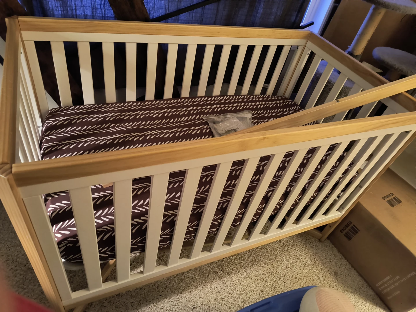 Convertible Baby Crib - White & Wood - photo 3