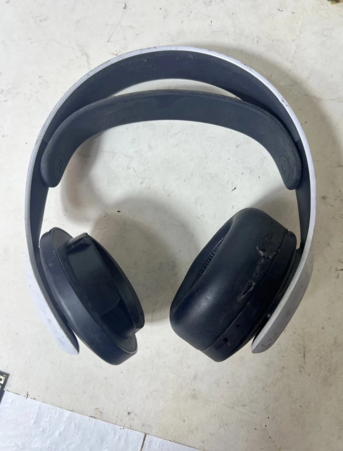 PlayStation PULSE 3D Wireless Headset - Black/White