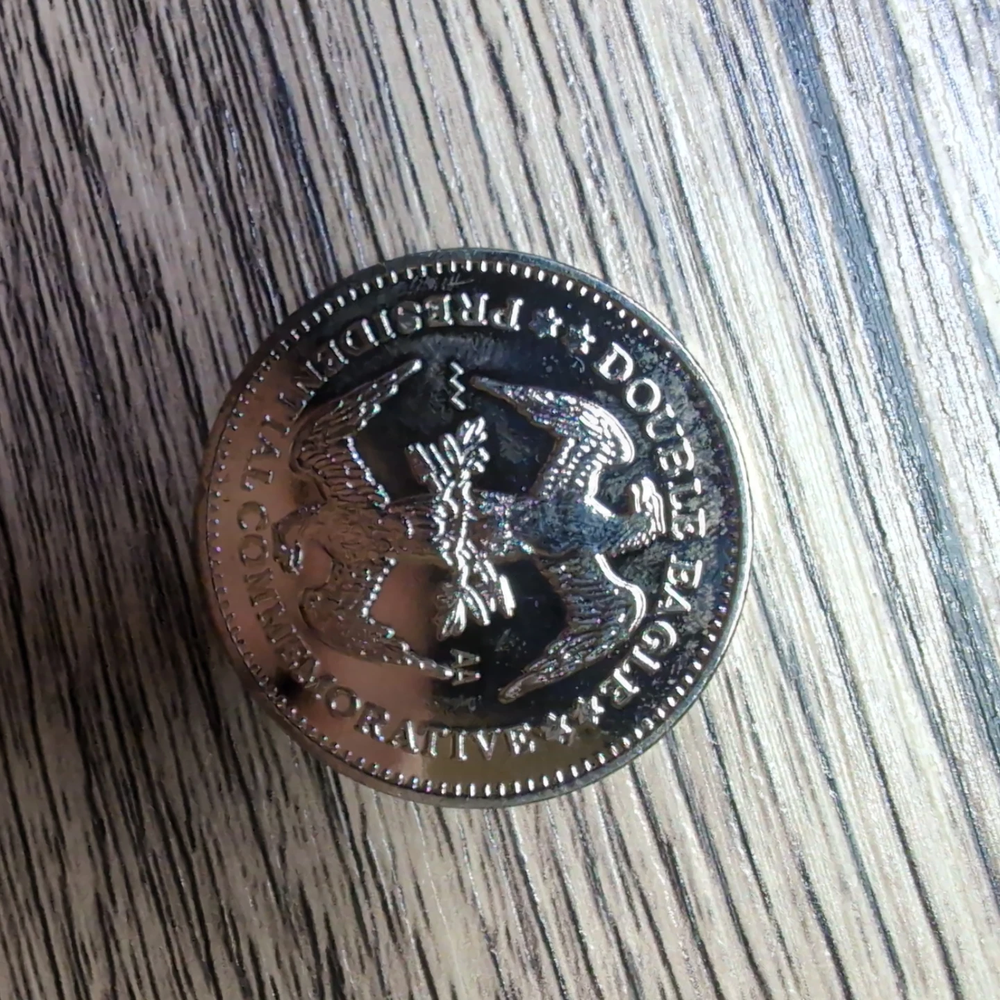 1984 Ronald Reagan 10th American President Coin - photo 2