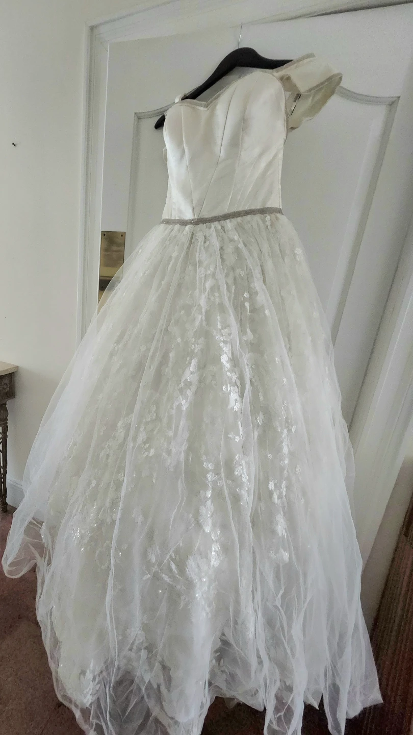 Wedding Dress - White - photo 2