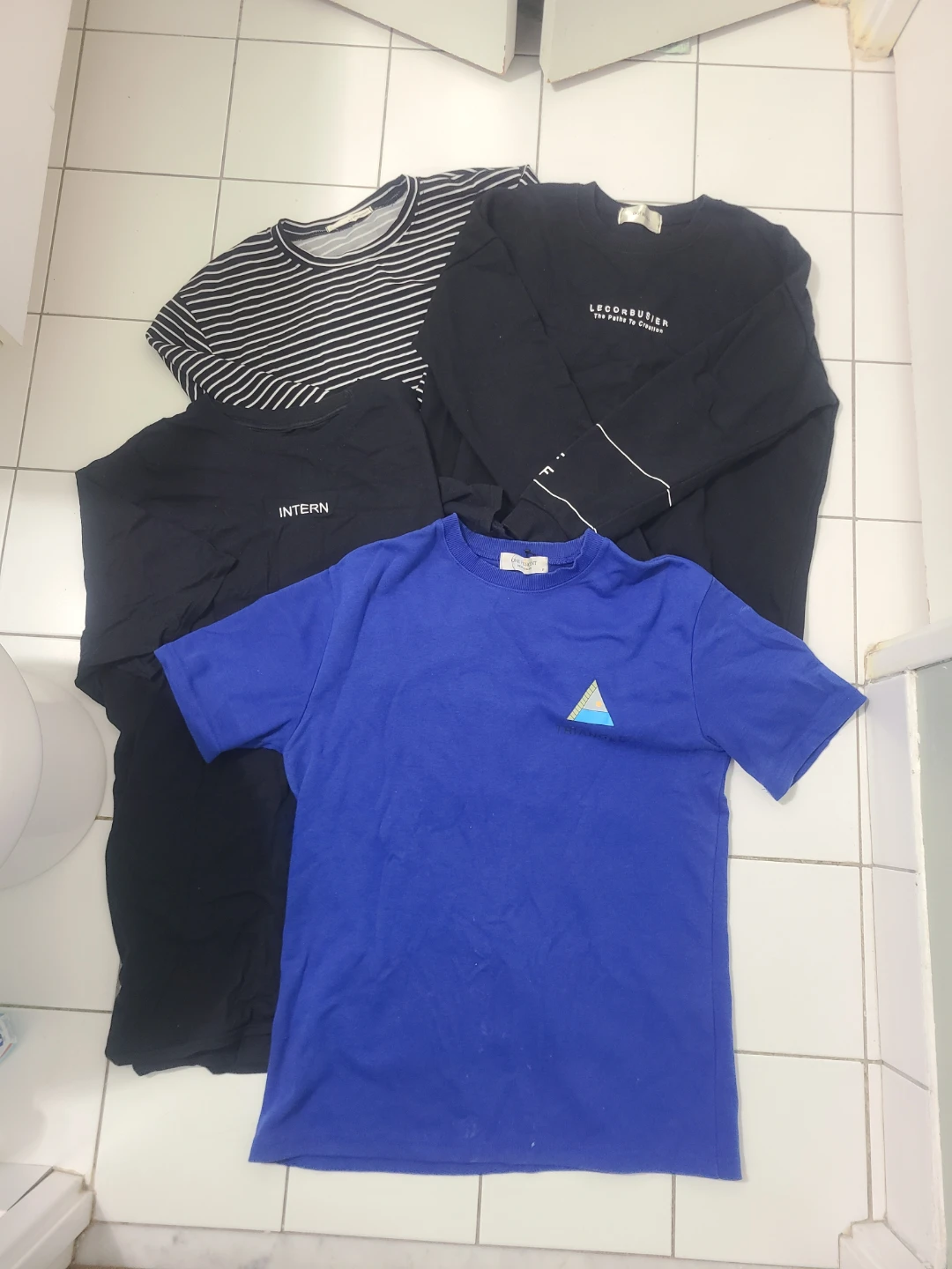Bundle of 4 shirts