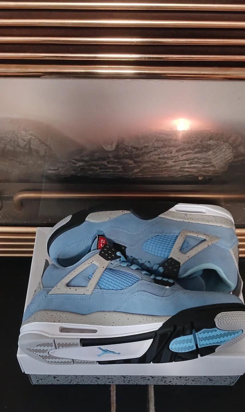 Nike Air Jordan 4 Retro University Blue - Size 10.5 - photo 3