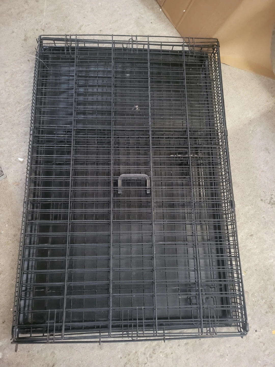 Wire Dog Crate with Black Tray