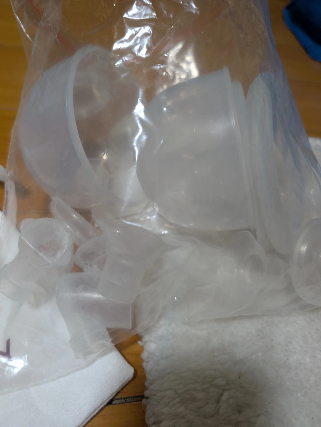 Momcozy Wearable Breast Pump Parts & 2 Motors - photo 2