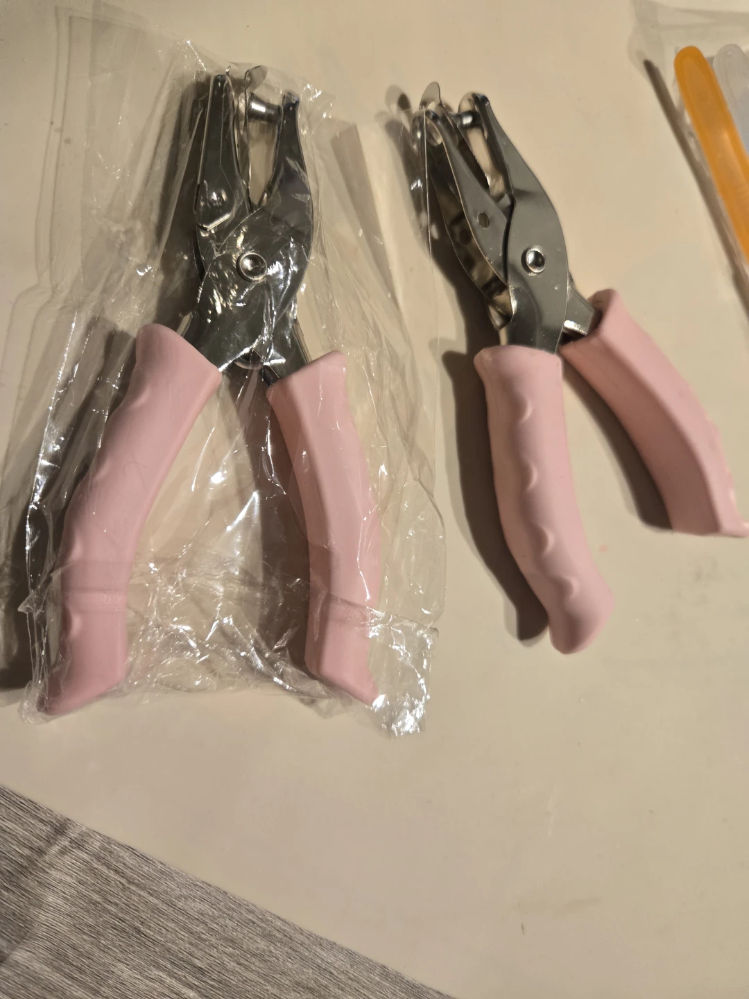 Pink Handle Hole Punch - New! - photo 2
