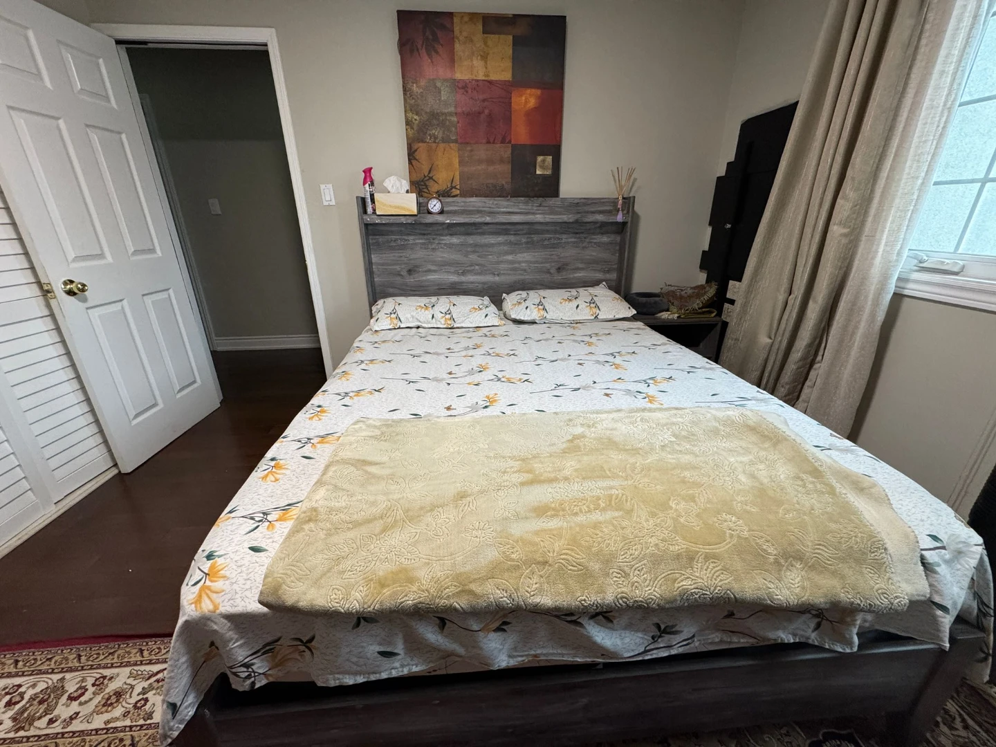 Queen Bedroom Set: Bed, Dresser, Nightstand - Grey Wood Grain - photo 2