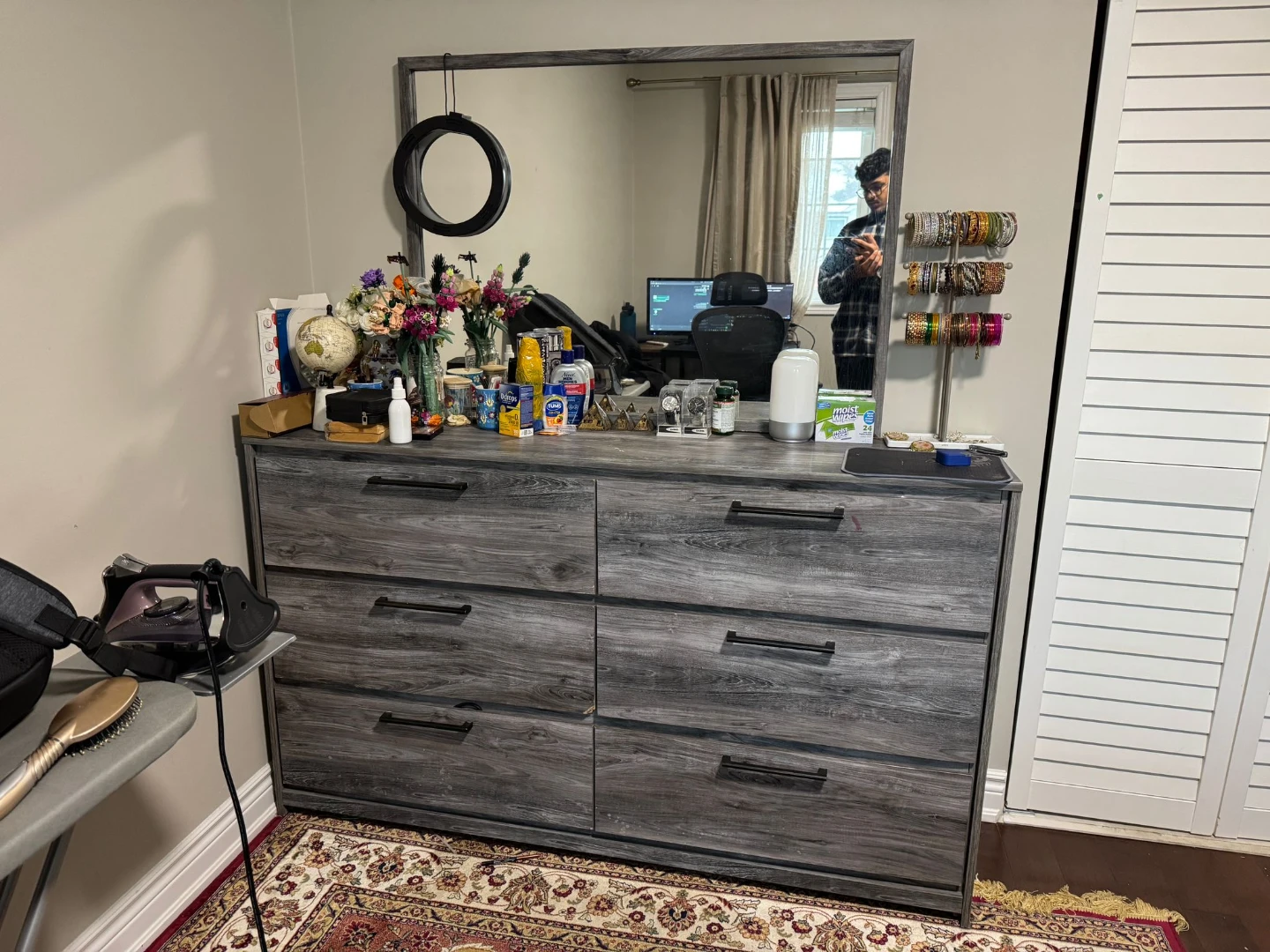 Queen Bedroom Set: Bed, Dresser, Nightstand - Grey Wood Grain - photo 3