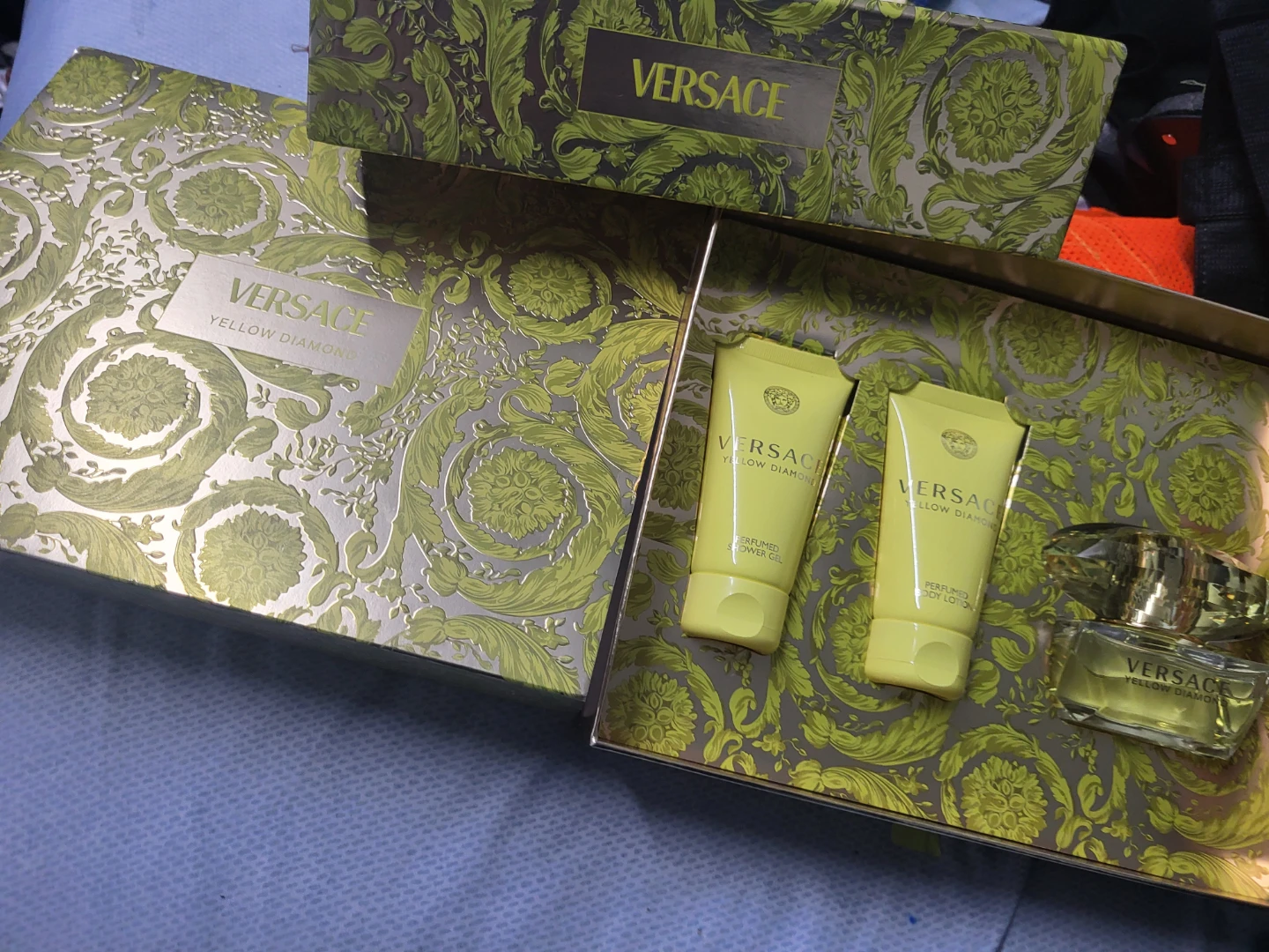 Versace Yellow Diamond Perfume Set