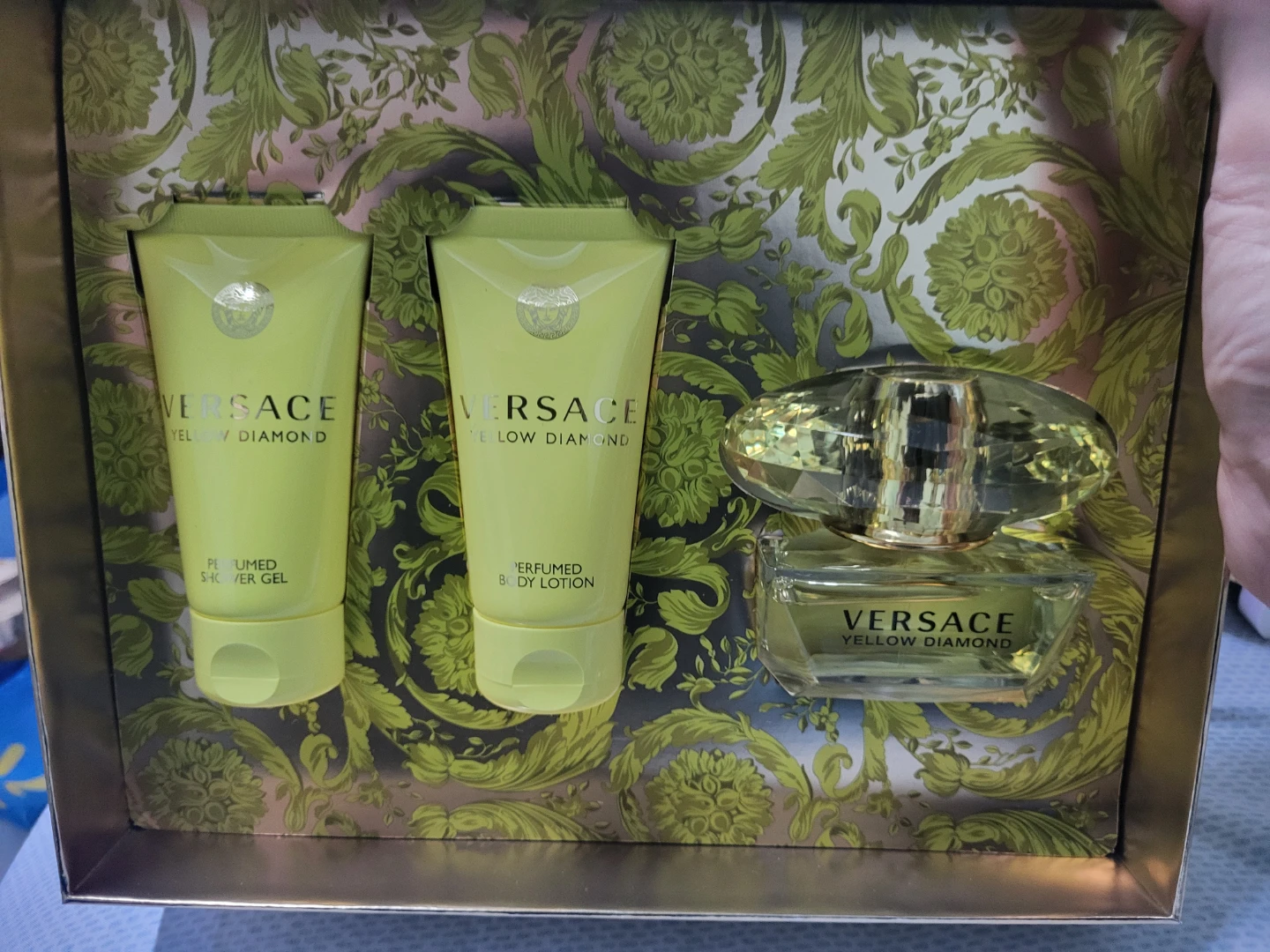Versace Yellow Diamond Perfume Set - photo 4
