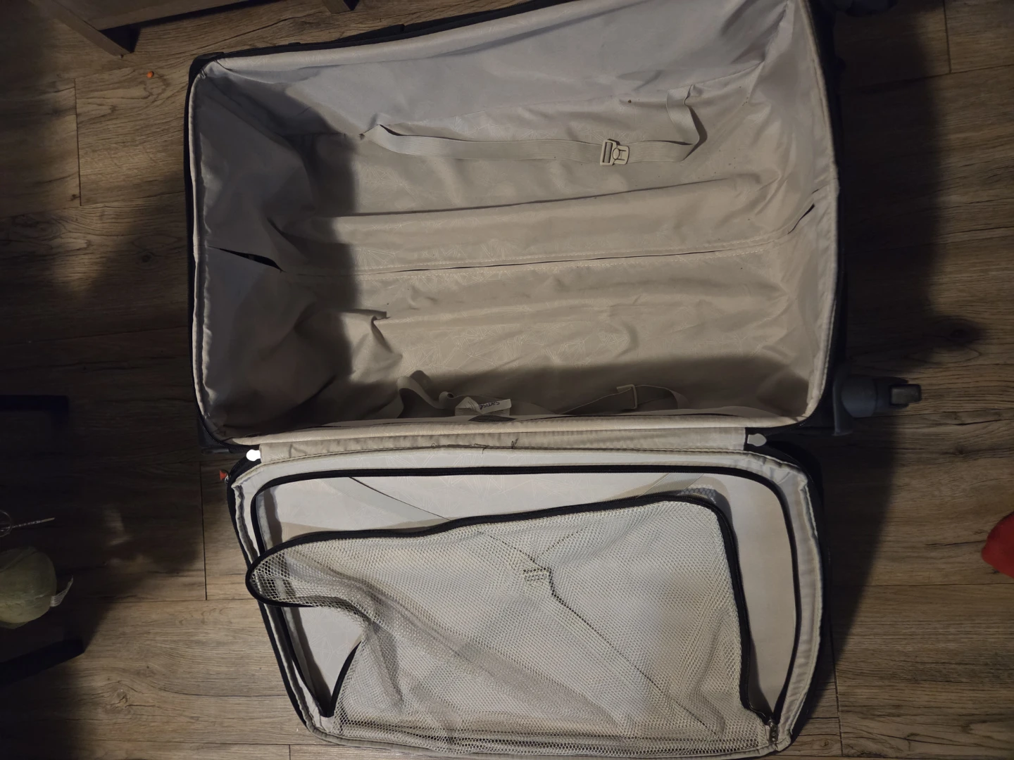 Black Samsonite luggage - photo 2