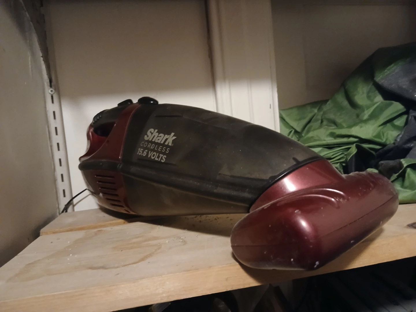 Shark Cordless 15.6 Volts Handheld Vacuum - photo 2