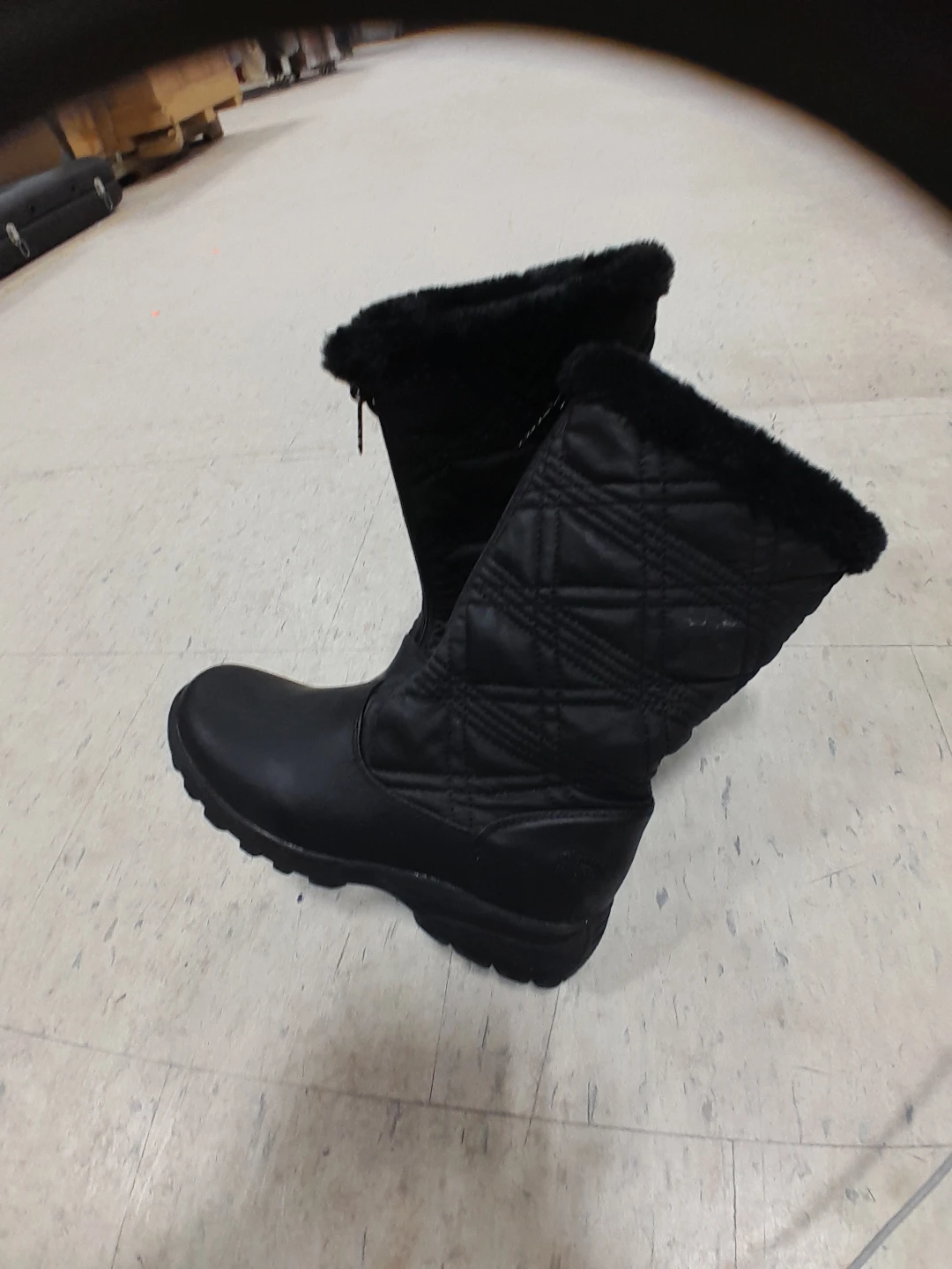 Black Quilted Fur-Lined Winter Boots Original Totes Size 8 - photo 3