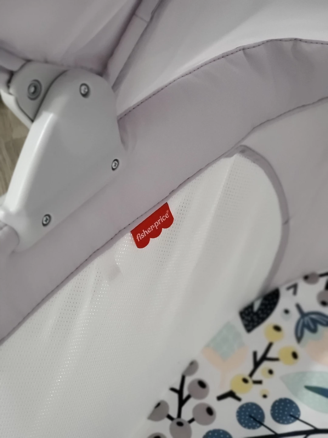 Fisher-Price Soothing Motions Bassinet - photo 2