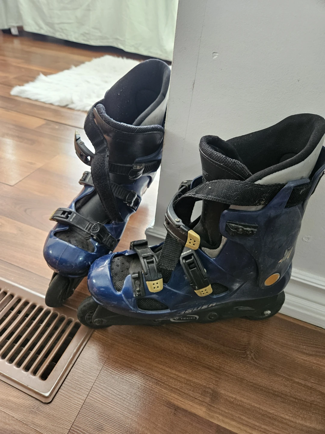 Bauer V6 Inline Skates size 10 - photo 2