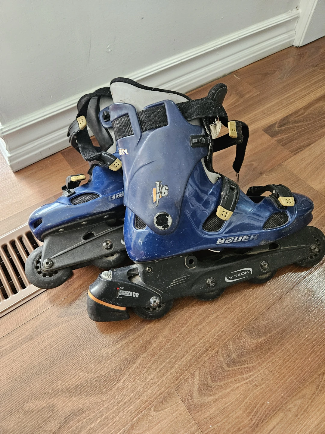 Bauer V6 Inline Skates size 10 - photo 3