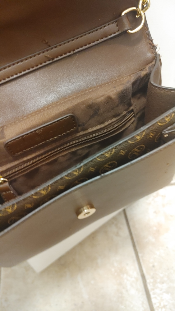 Brown patterned shoulder bag with gold chain - photo 5