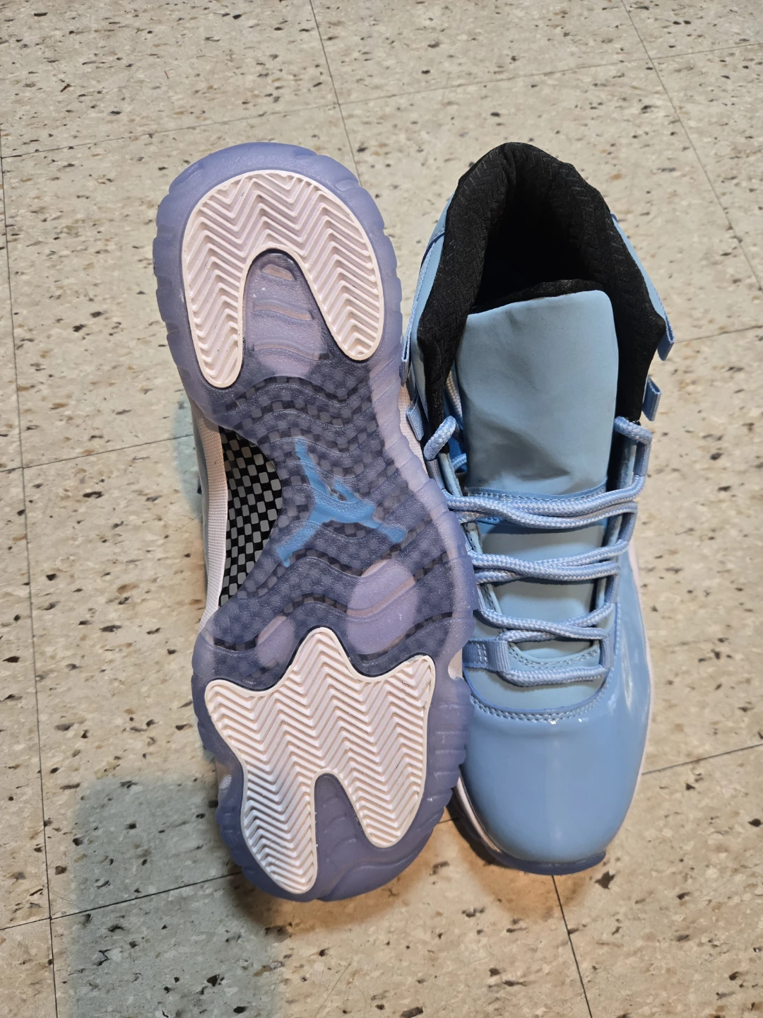 Air Jordan 11 Retro (UNC) - University Blue - photo 4