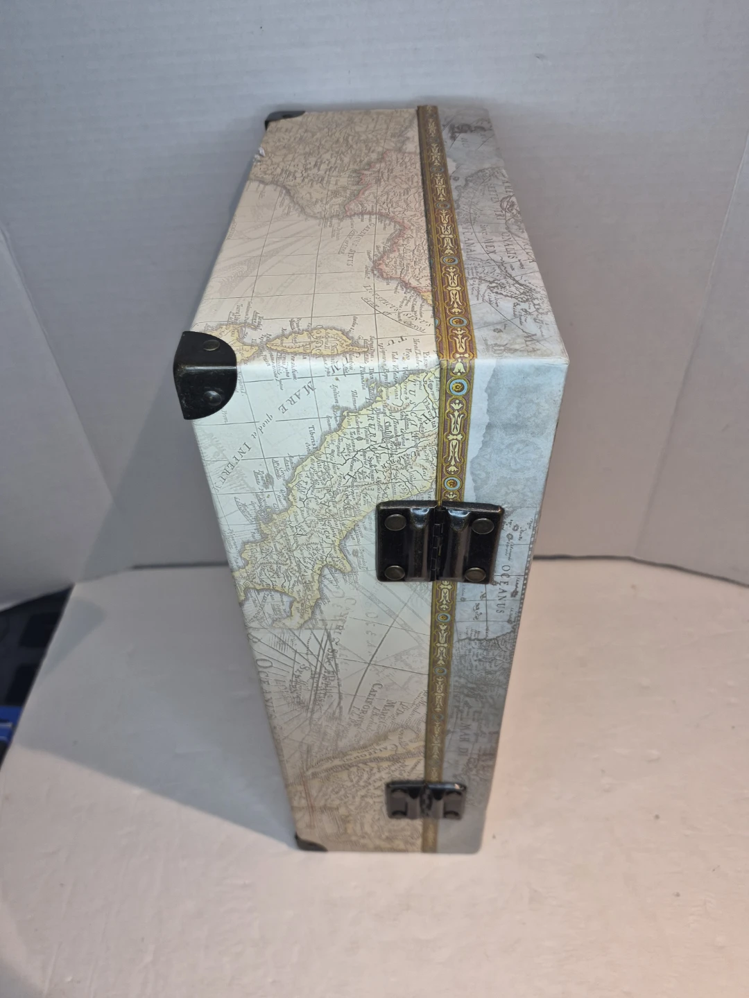 Decorative World Map Trunk - photo 5