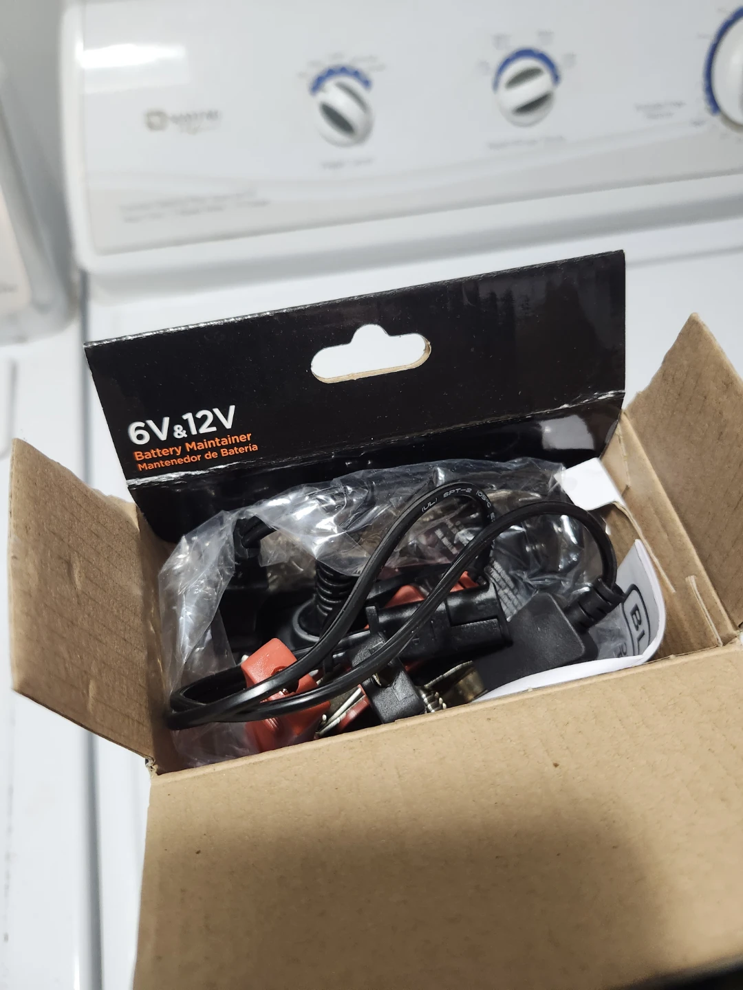 Black+Decker 6V & 12V Battery Maintainer/Charger - New - photo 2