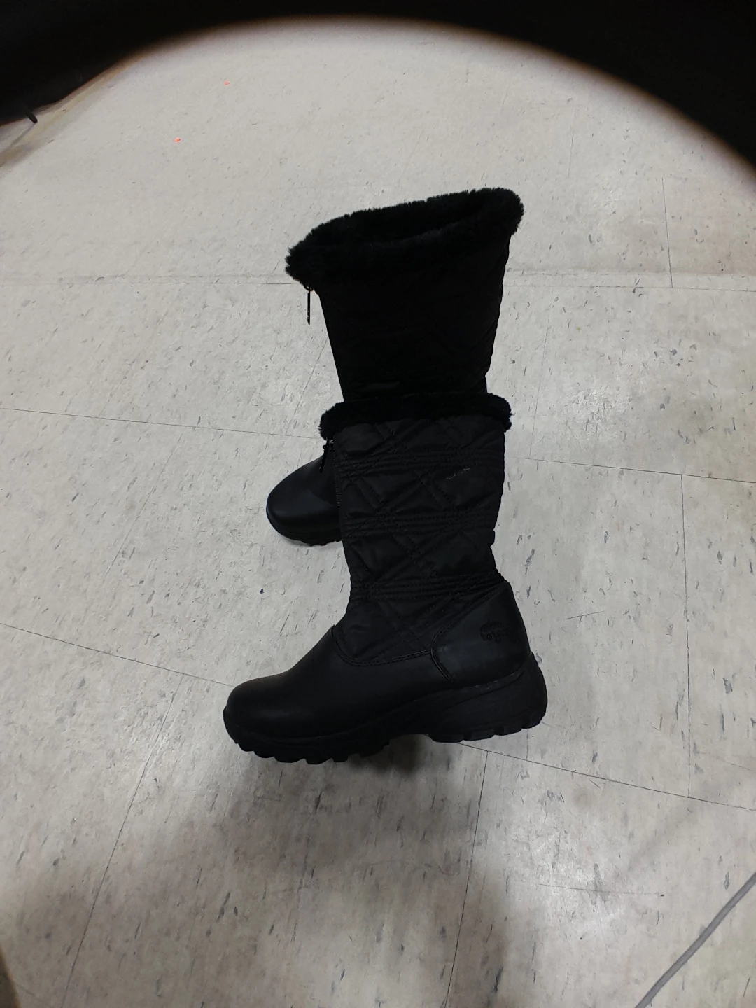 Black Quilted Fur-Lined Winter Boots Original Totes Size 8 - photo 2