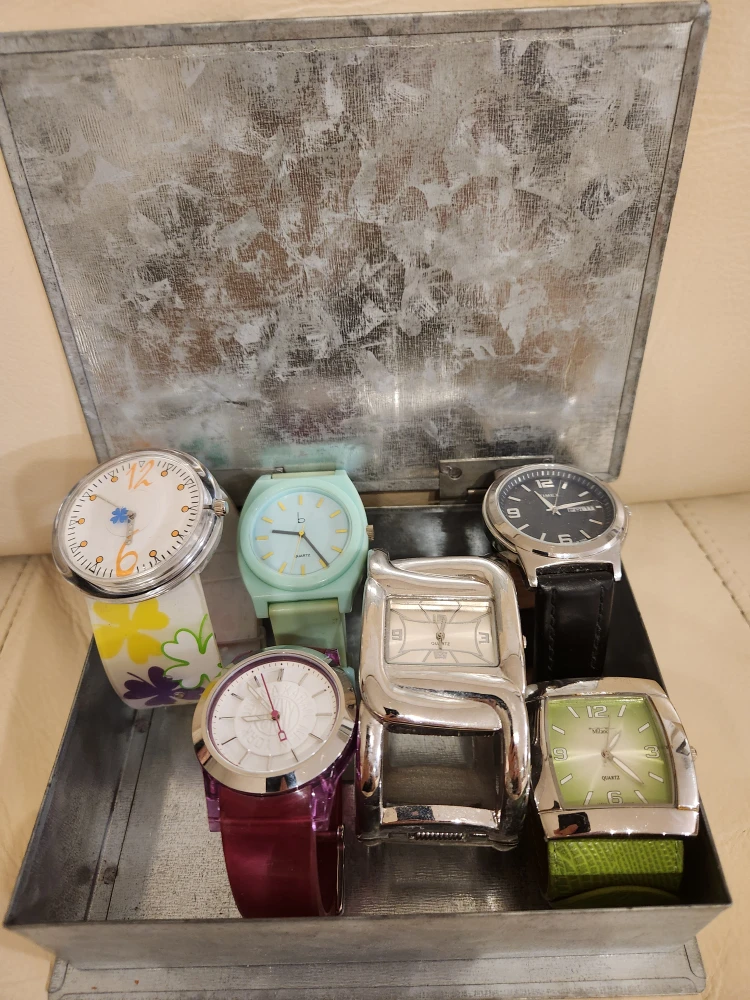 Assorted Women's Wrist Watches 🧡