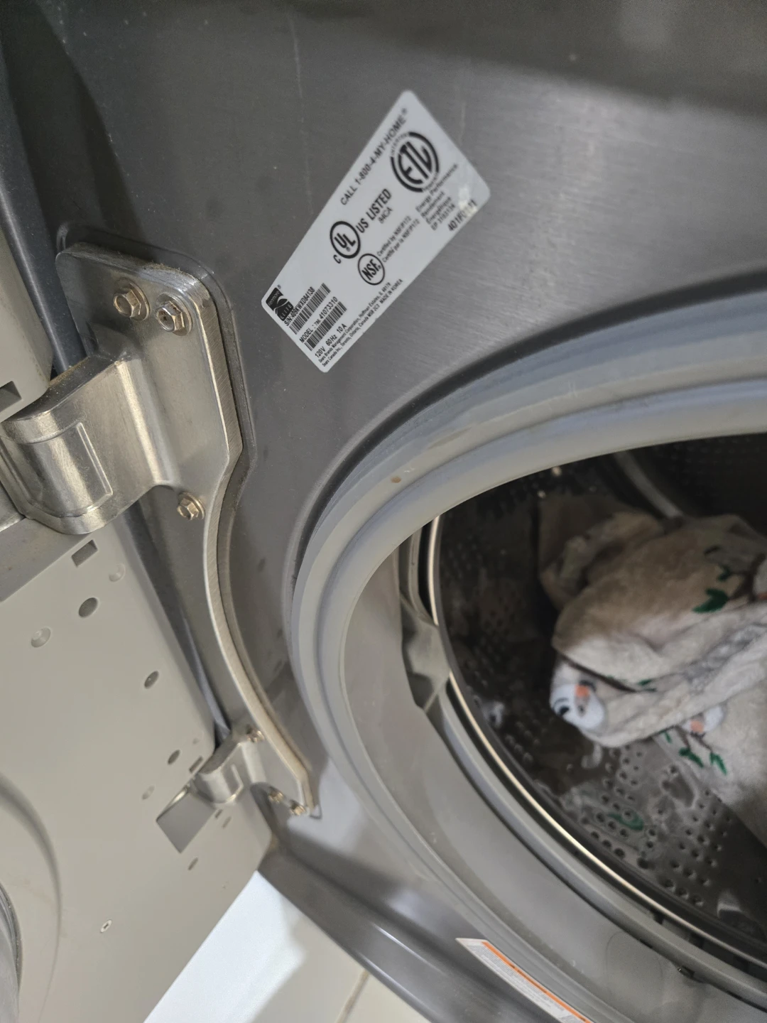 Kenmore Elite Washer and  dryer - photo 2