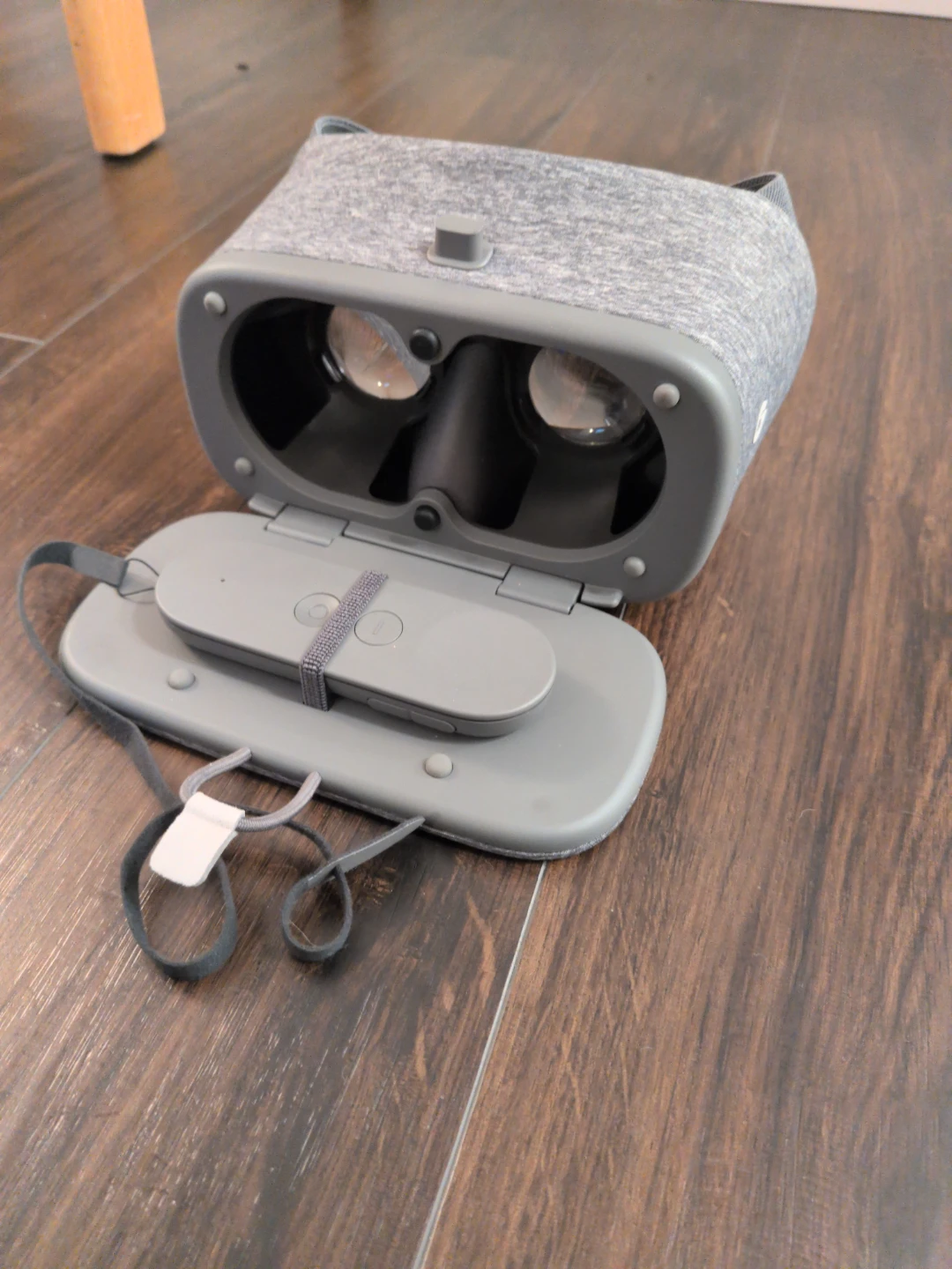 Google Daydream View VR Headset - photo 2
