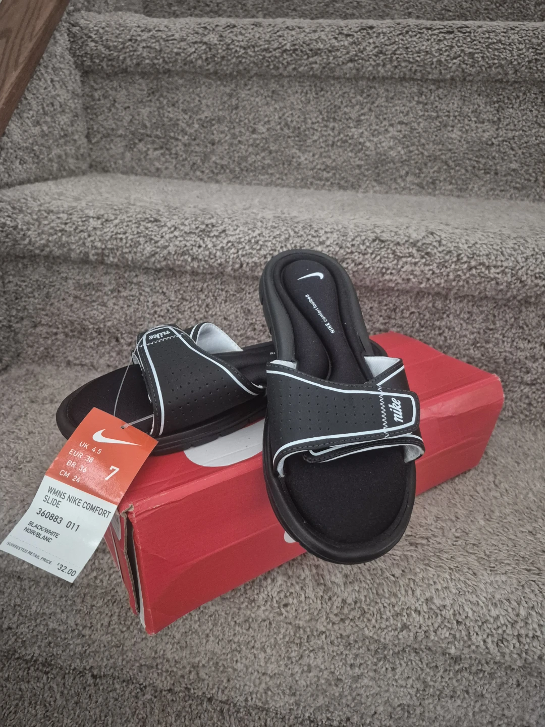 Brand New Nike Women's Slide Sandals Black/White Size 7