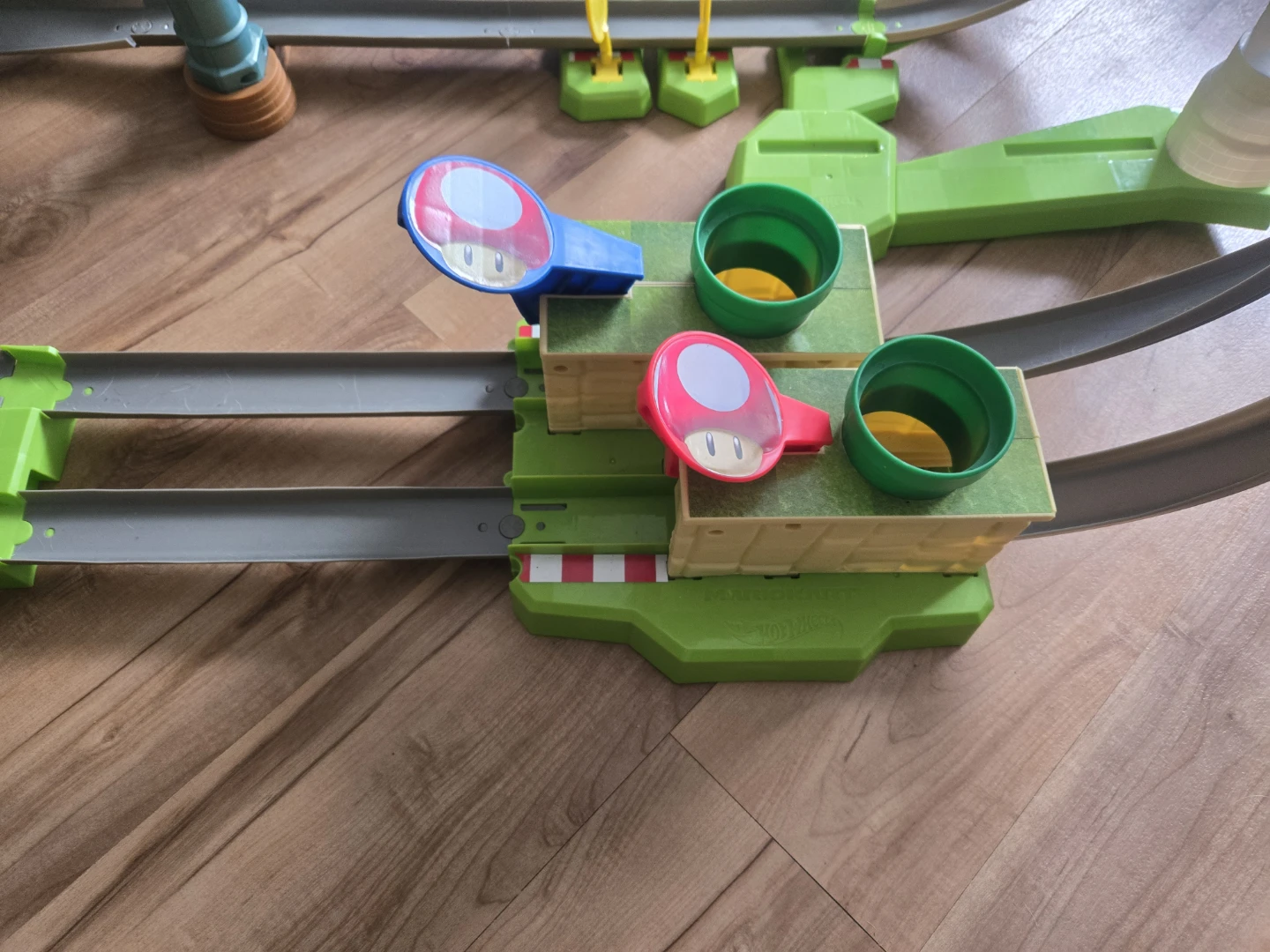 Hot Wheels Mario Kart Circuit Track Set - photo 2