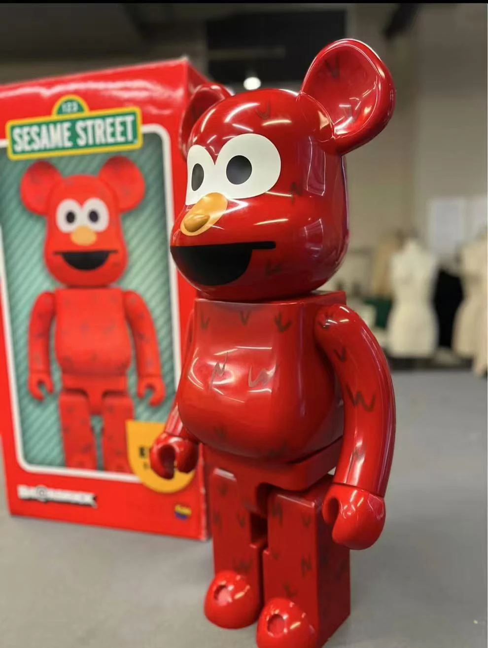 BE@RBRICK Sesame Street Elmo 1000% Figure - photo 2